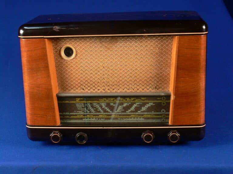 Radio (R344)