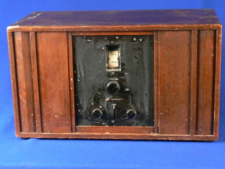 Radio (R80)