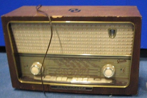 Radio (R81)